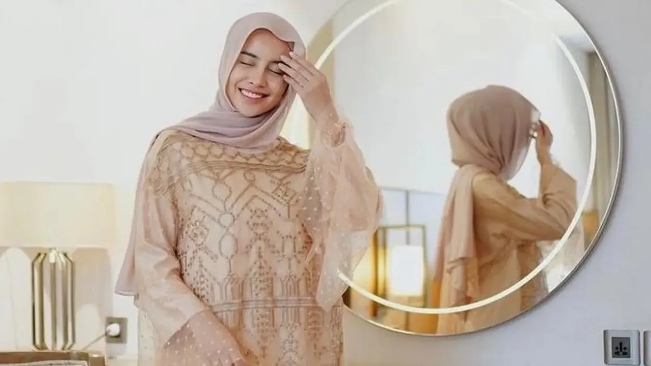 Tren Gamis Polos Modern 2025: Siapkan Diri untuk Tampil Stylish dan Elegan!