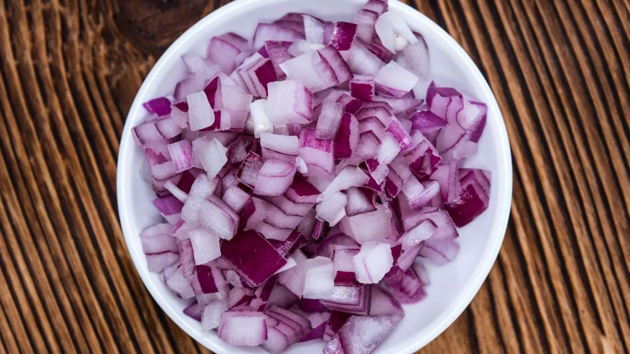 Trik Cerdas Simpan Bawang Merah Cincang Awet Sebulan dengan Mudah