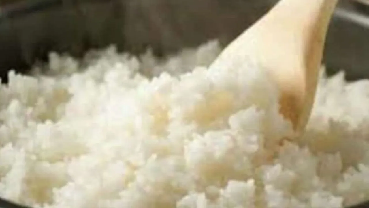 Trik Nasi Pulen Setiap Kali Masak, Pakai Takaran Gelas yang Tepat