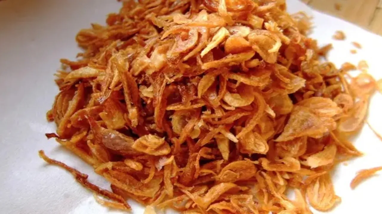 Trik Sederhana Buat Bawang Goreng Renyah yang Awet Simpan di Rumah