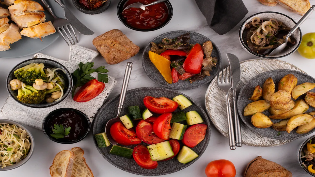 Trik Simpel Menghindari Makanan Dikerubungi Semut, Ini Caranya