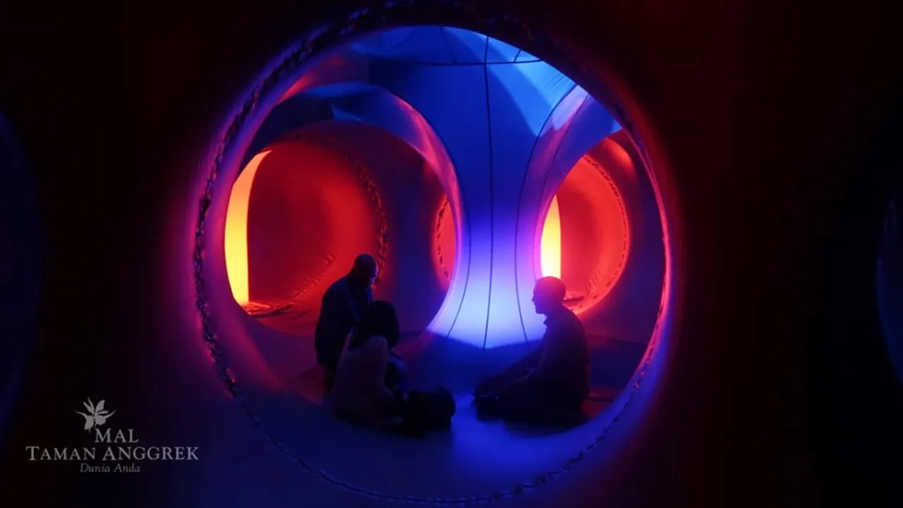 Trilumin by Architects of Air, Instalasi Seni Unik Pertama di Mal Taman Anggrek