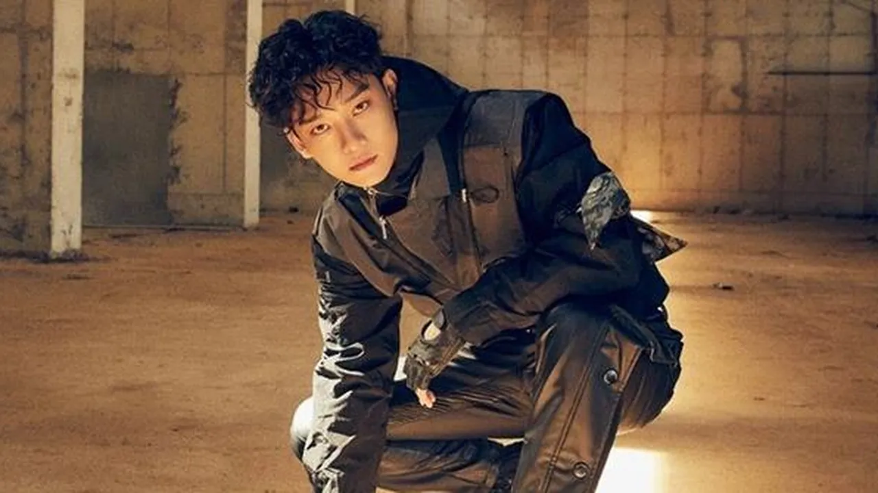 Truk Bertuliskan Permintaan Agar Chen Keluar dari EXO Diusir Karena Parkir Ilegal di Depan Gedung SM