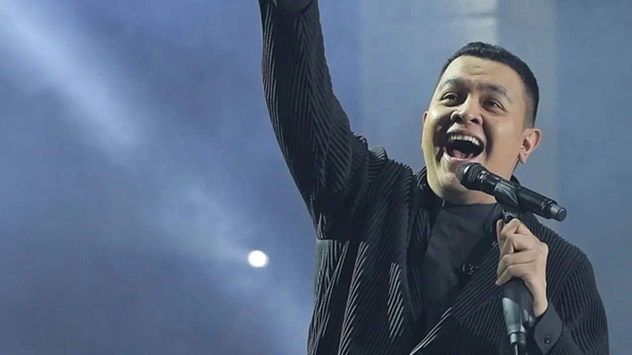 Tulus Ajak Temannya yang Berkebutuhan Khusus Tampil di Konser Monokrom Jakarta