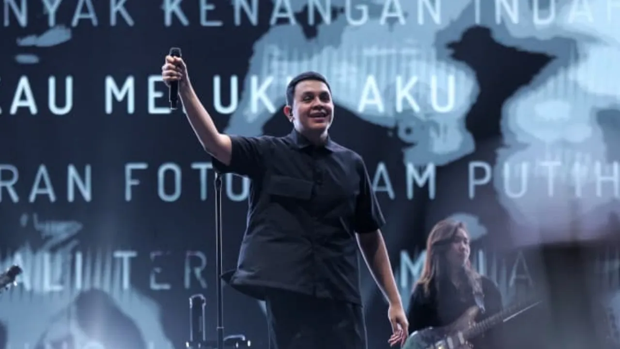 Tulus Hipnotis Ribuan Penggemar di KLBB 2026 Lewat Deretan Lagu Populernya
