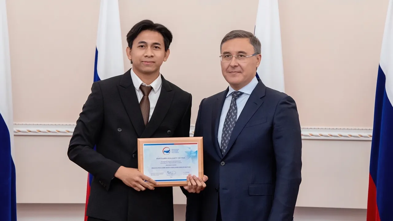 Turah Parthayana Dinobatkan Sebagai Duta Pendidikan dan Ilmu Pengetahuan Rusia