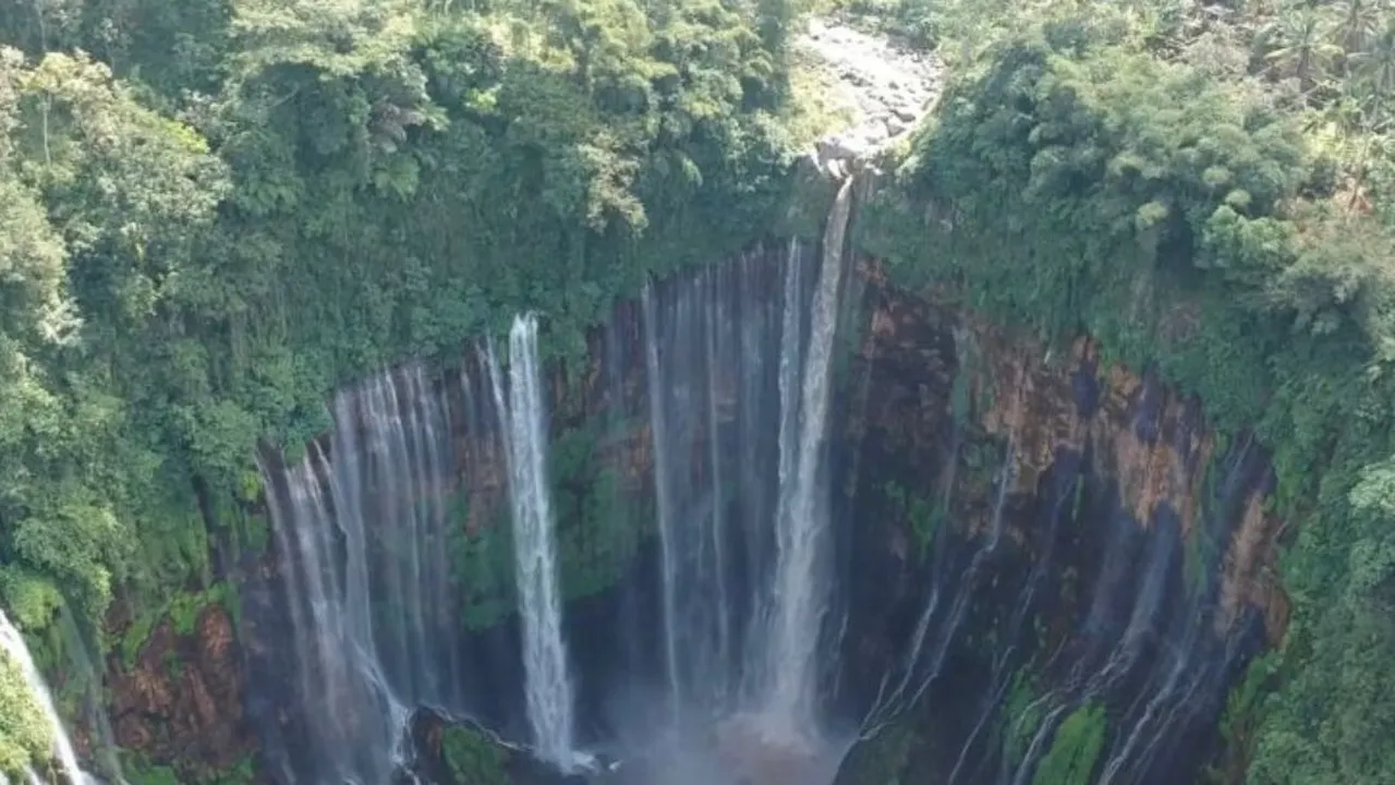 Turis Asal Malaysia Jatuh Terpeleset di Air Terjun Tumpak Sewu
