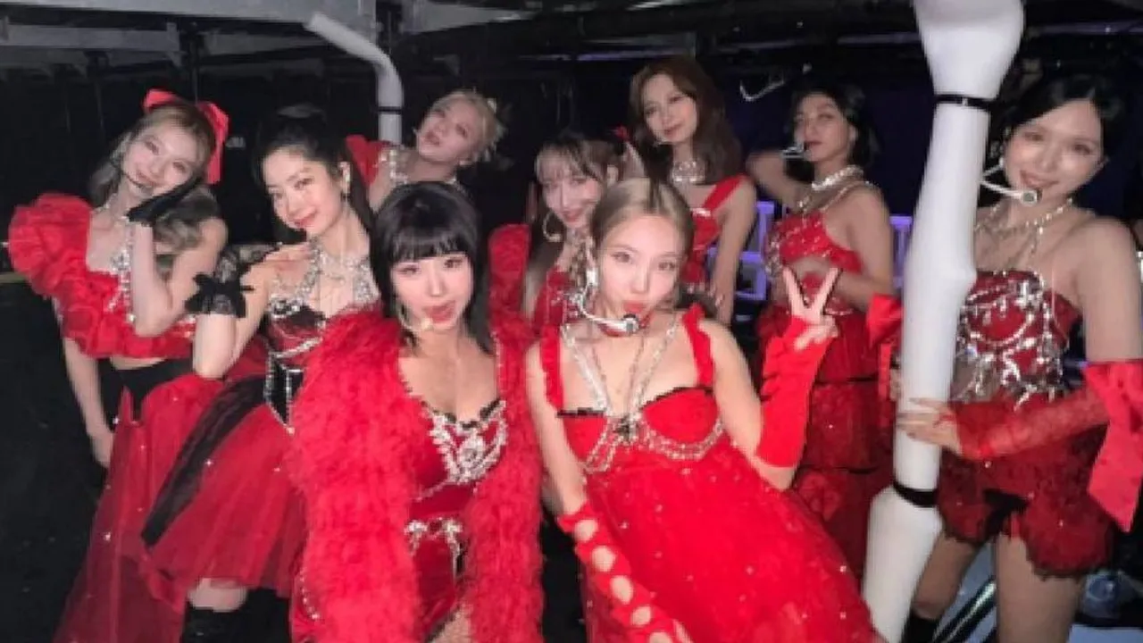 TWICE Akan Adakan Fan Meeting untuk Merayakan Ulang Tahun Debut Ketujuh TWICE Akan Adakan Fan Meeting untuk Merayakan Ulang Tahun Debut Ketujuh