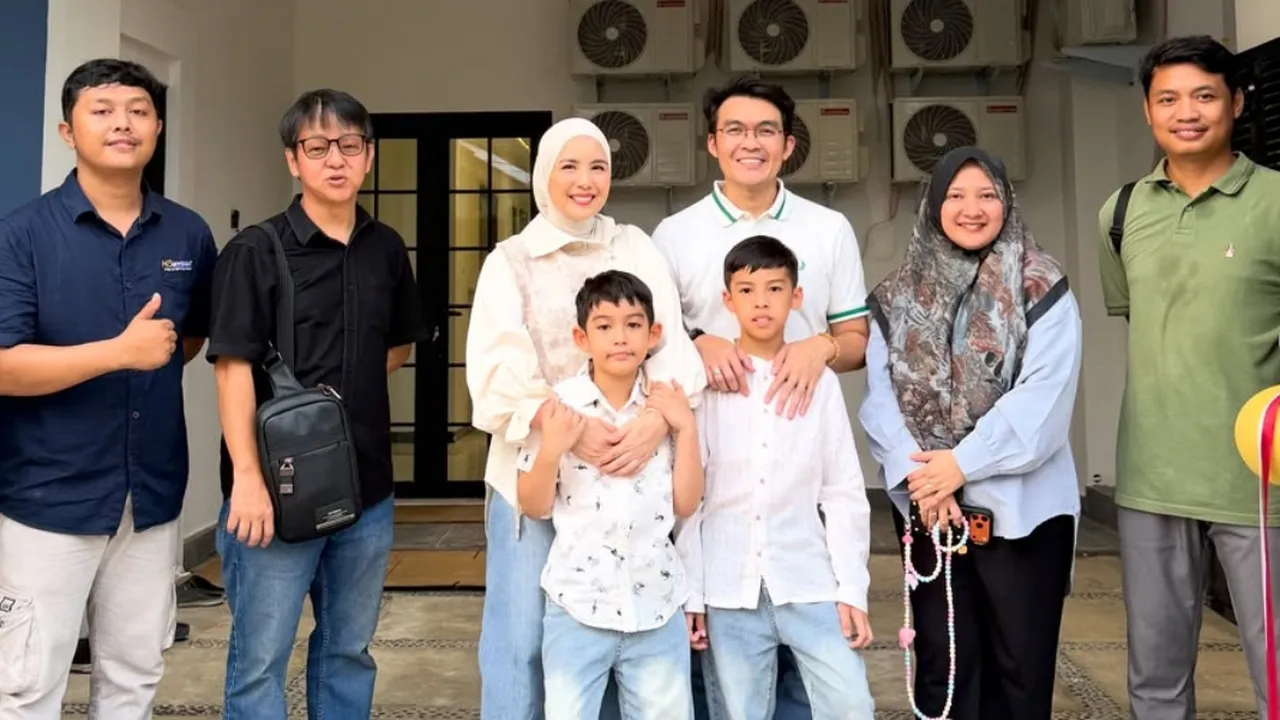 Tya Ariestya Resmikan Kos-Kosan Baru di Anniversary Ke-12