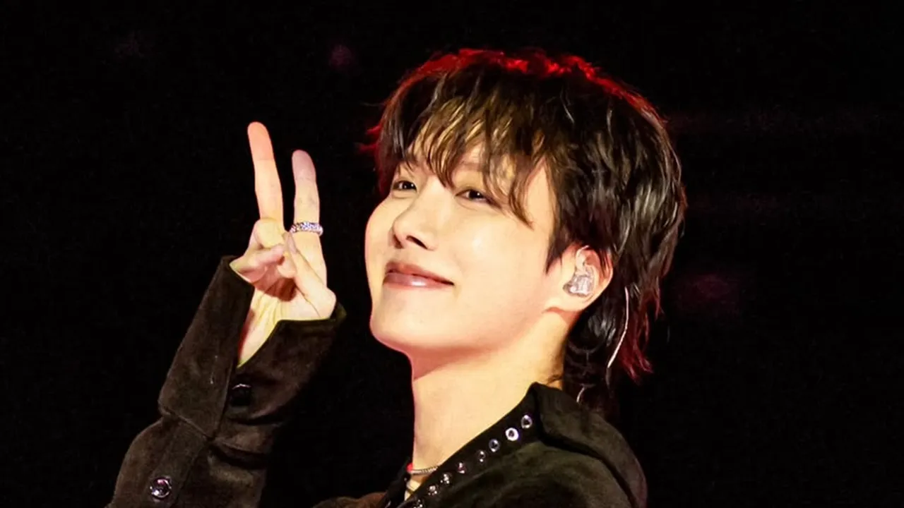 Ulang Tahun, J-Hope BTS Pilih Donasi 100 Juta Won ke Almamaternya untuk Dukung Pendidikan