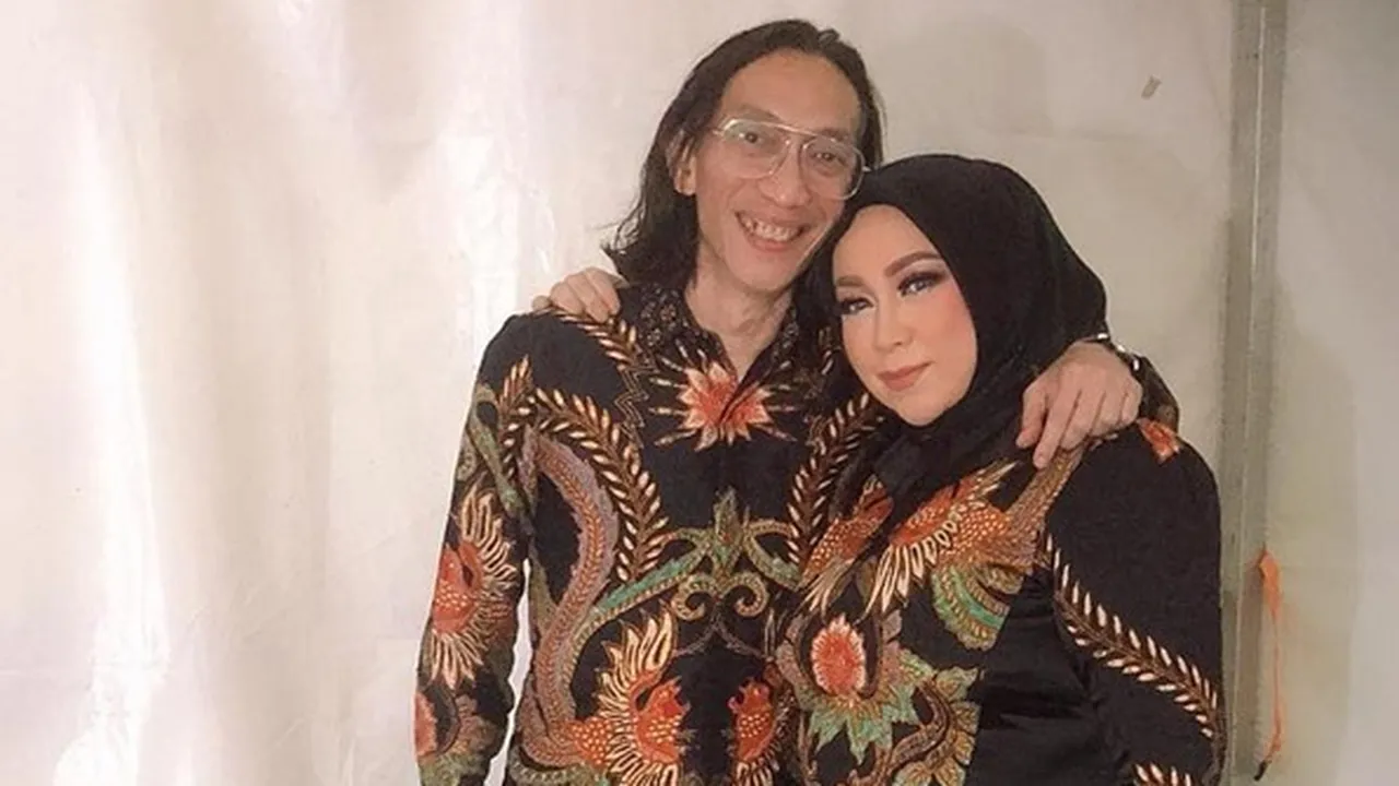 Ulang Tahun Saat Umrah, Melly Goeslaw Dapat Kado Terindah