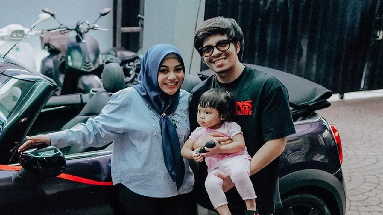 Ultah ke-25, Aurel Hermansyah Dapat Kado Mobil Ungu dari Suami