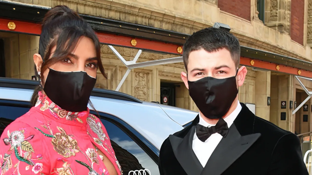 Ultah ke-39, Priyanka Chopra Rayakan dengan Minum Wine Seharga Motor Baru Ultah ke-39, Priyanka Chopra Rayakan dengan Minum Wine Seharga Motor Baru