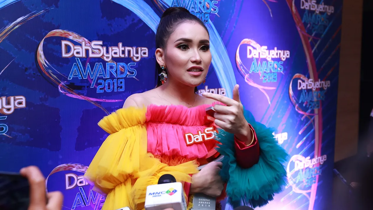 Umrah, Ayu Ting Ting Tak Ajak Orangtua Ke Tanah Suci Umrah, Ayu Ting Ting Tak Ajak Orangtua Ke Tanah Suci
