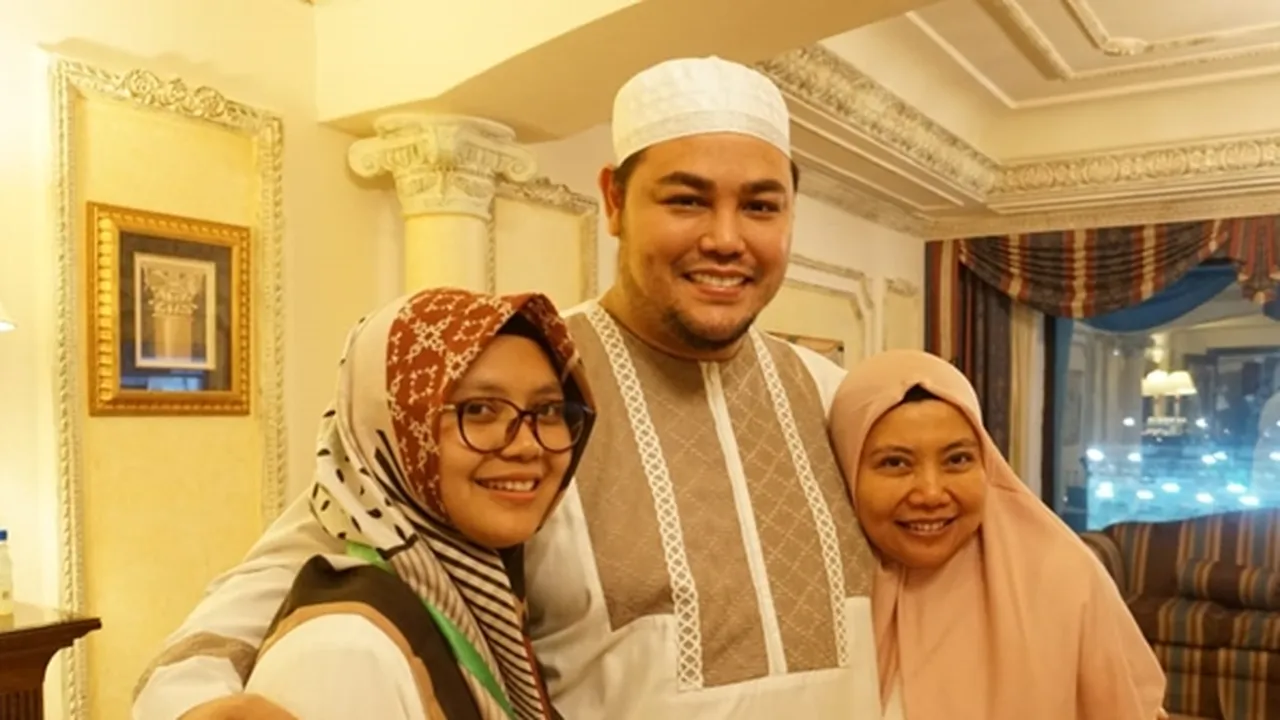 Umrah ke Tanah Suci, Ivan Gunawan Bawa Serta Puluhan Karyawannya