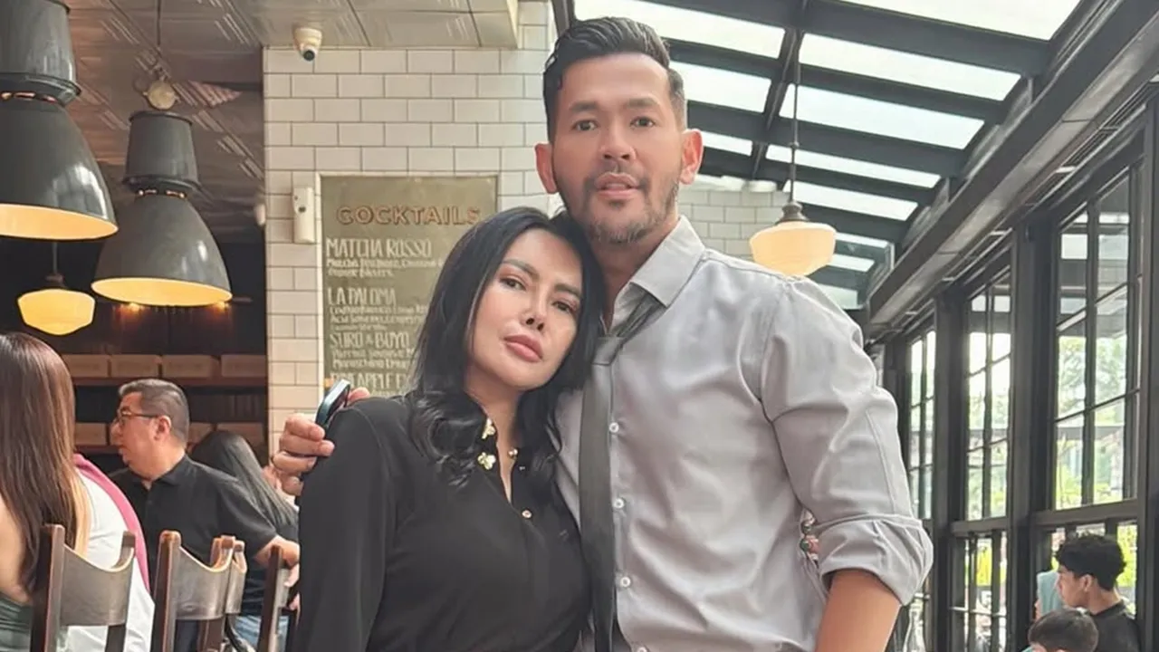 Unggah Foto Berdua, Uci Flowdea sedang Dekat dengan Rian Ibram? Unggah Foto Berdua, Uci Flowdea sedang Dekat dengan Rian Ibram?