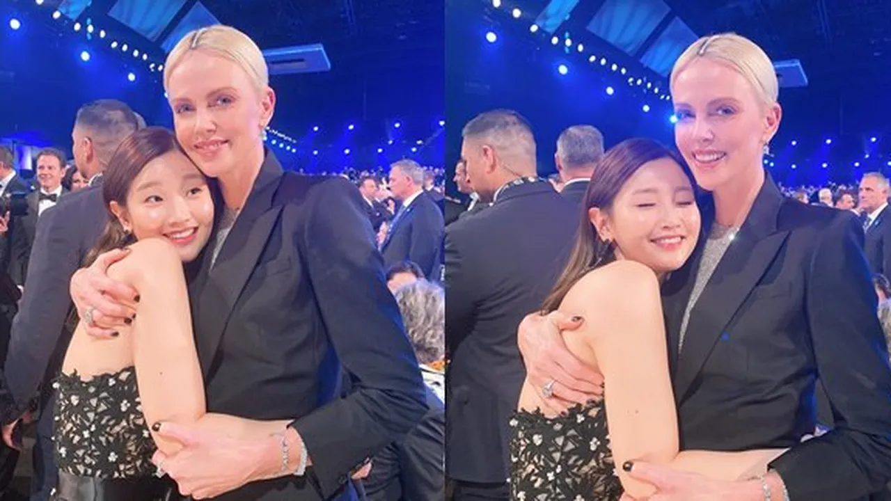 Unggah Foto di Instagram, Park So Dam dan Charlize Theron Nampak Begitu Akrab