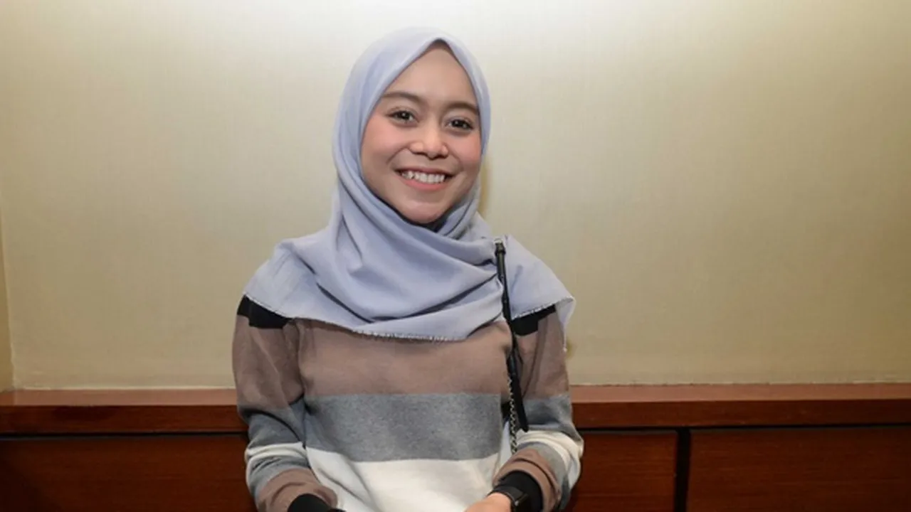 Ditanya Netizen Kenapa Lepas Hijab Ketika Manggung, Ini Jawaban Lesti