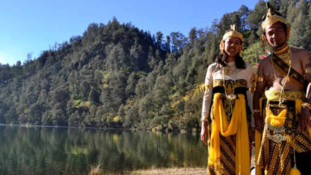 [Unik] Romantisnya Menikah di Puncak Mahameru