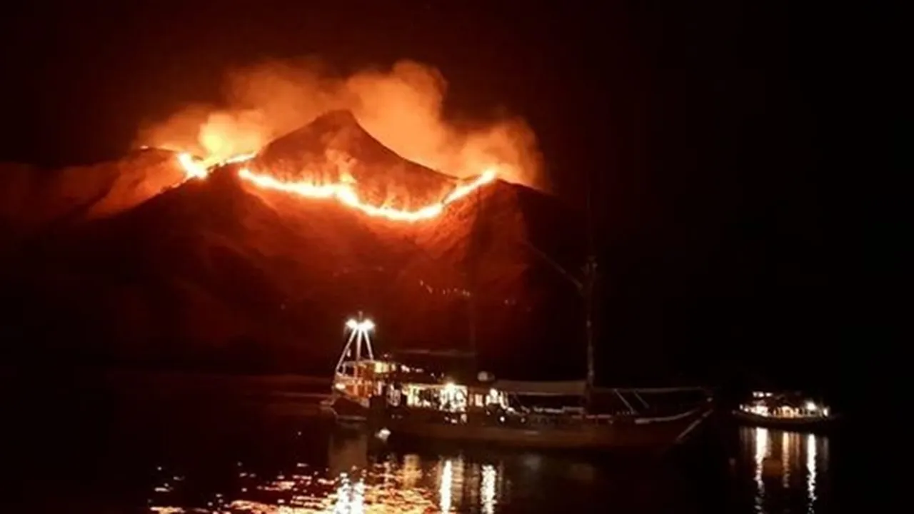 Update Terbaru, Kebakaran di Gili Lawa Diakibatkan Oleh Alam