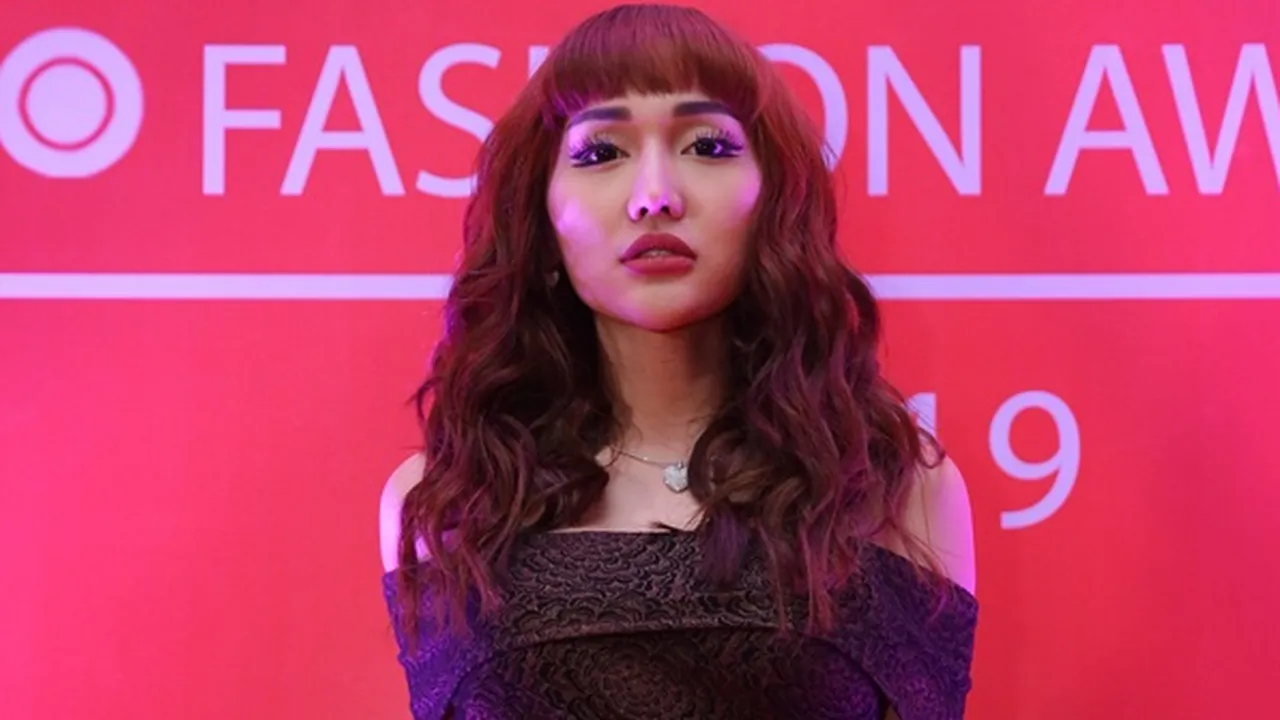 Teriak-Teriak Dapat Jam Tangan Mewah dari Suami, Lucinta Luna: Rejeki Wanita Sholehah