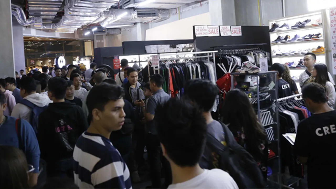 Urban Sneaker Society 2019, Pengunjung Rela Antre Panjang Sejak Subuh Urban Sneaker Society 2019, Pengunjung Rela Antre Panjang Sejak Subuh