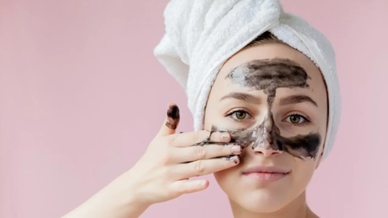 Urutan Memakai Masker Wajah yang Benar Agar Dapatkan Hasil Optimal