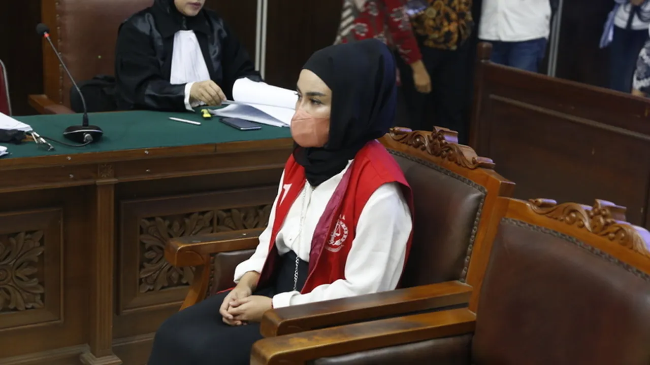 Usai Bacakan Pledoi, Medina Zein Jatuh Pingsan