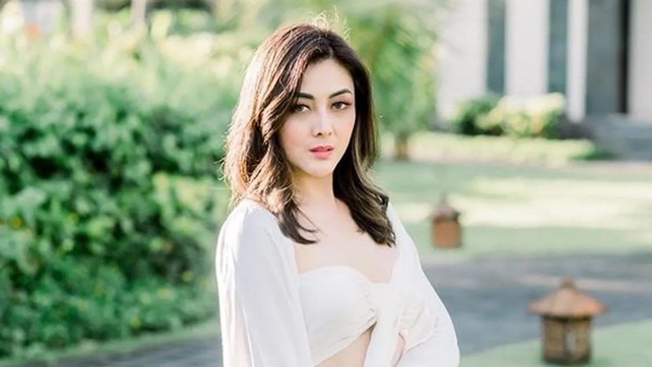 Usai Laporkan Jonathan Frizzy Atas Tudingan KDRT, Dhena Devanka Gugat Cerai