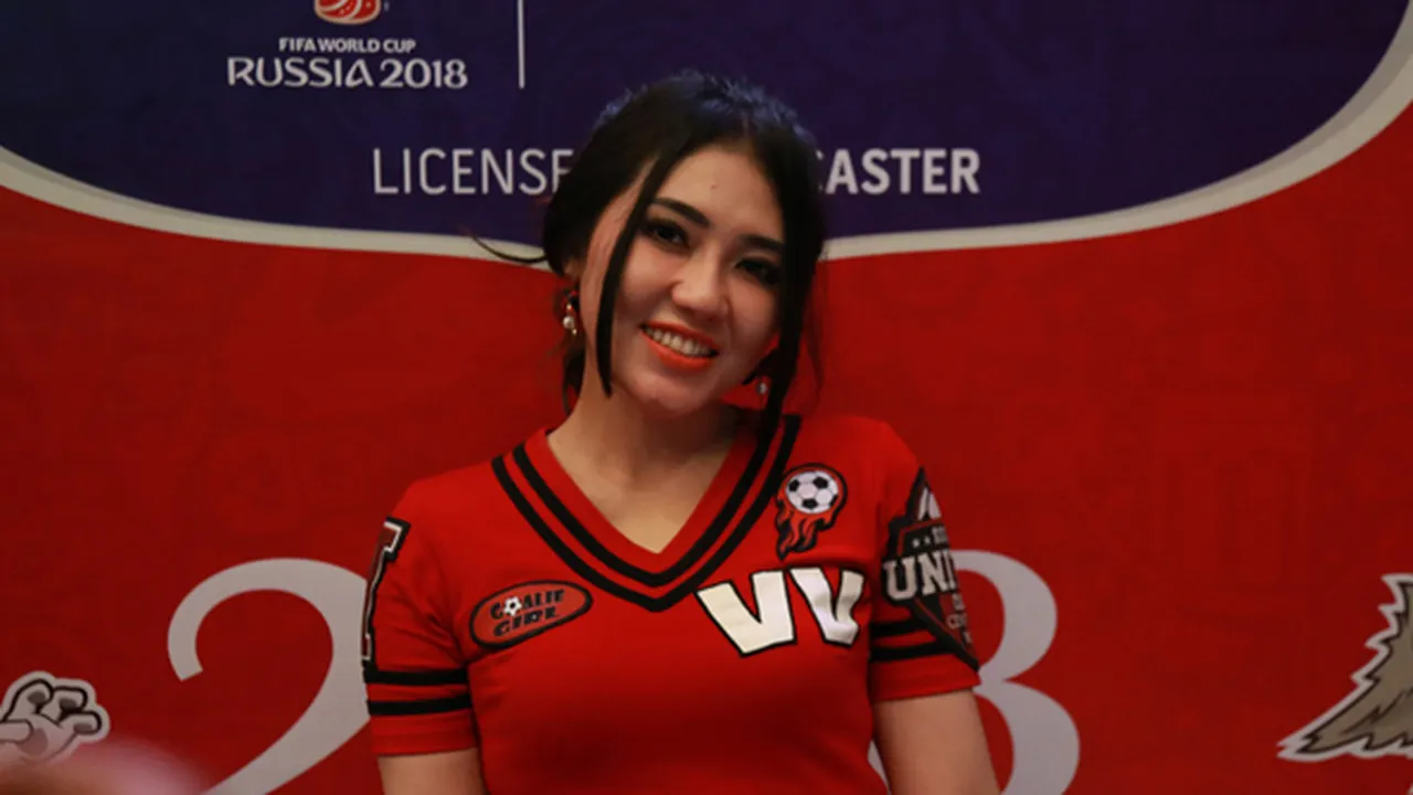 Usai Pingsan di Demak, Via Vallen Tetap Semangat Nonton Timnas U-16 di Piala AFF Usai Pingsan di Demak, Via Vallen Tetap Semangat Nonton Timnas U-16 di Piala AFF