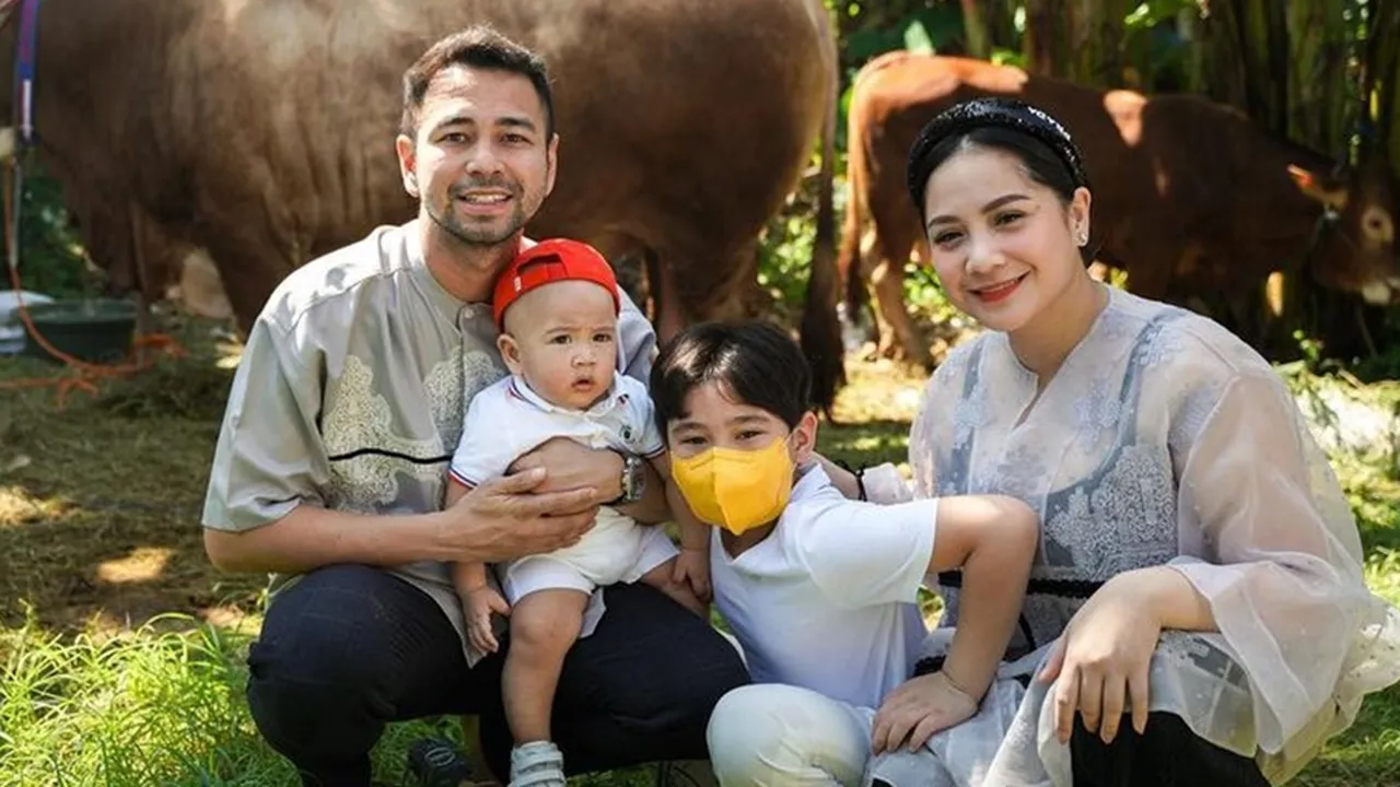 Usai Potong Sapi di Hari Raya Idul Adha, Raffi Ahmad Ajak Nagita dan Rafathar Nonton Basket Usai Potong Sapi di Hari Raya Idul Adha, Raffi Ahmad Ajak Nagita dan Rafathar Nonton Basket