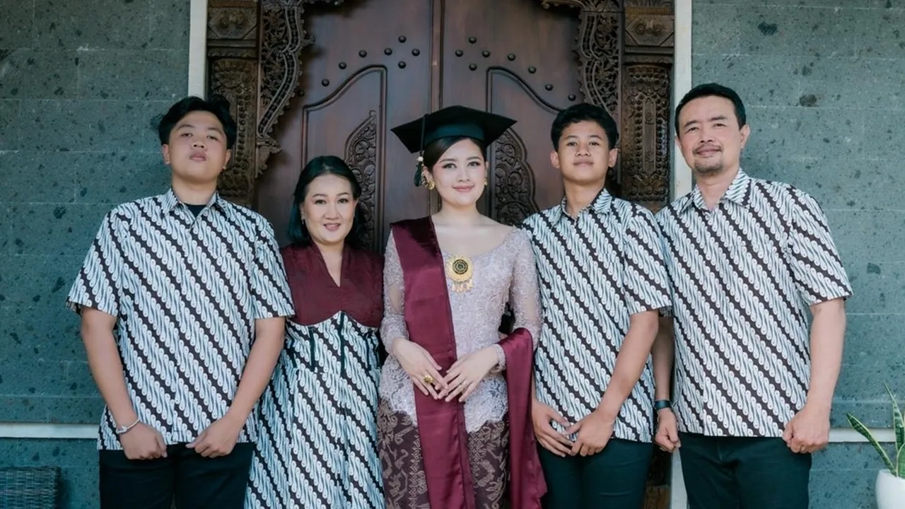 Usai Raih Double Degree, Meiska Siap Tancap Gas di Dunia Musik