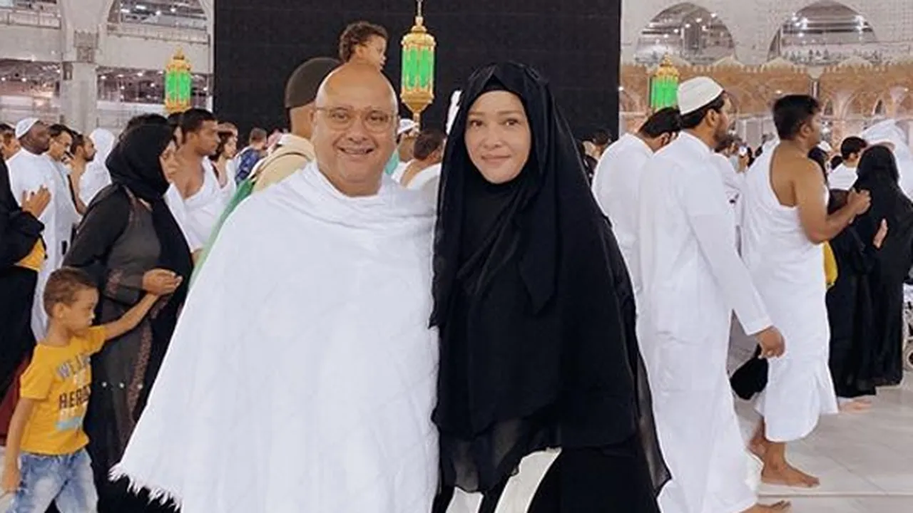 Usai Umrah, Maia Estianty dan Irwan Mussry Lanjut Terbang ke Afrika Selatan Usai Umrah, Maia Estianty dan Irwan Mussry Lanjut Terbang ke Afrika Selatan