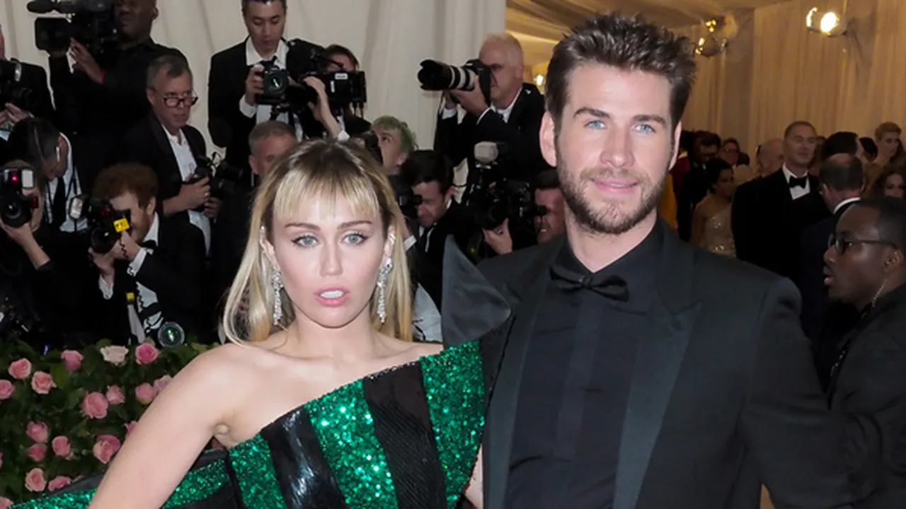 Usai Umumkan Cerai dari Liam Hemsworth, Miley Cyrus Curhat di Insta Story