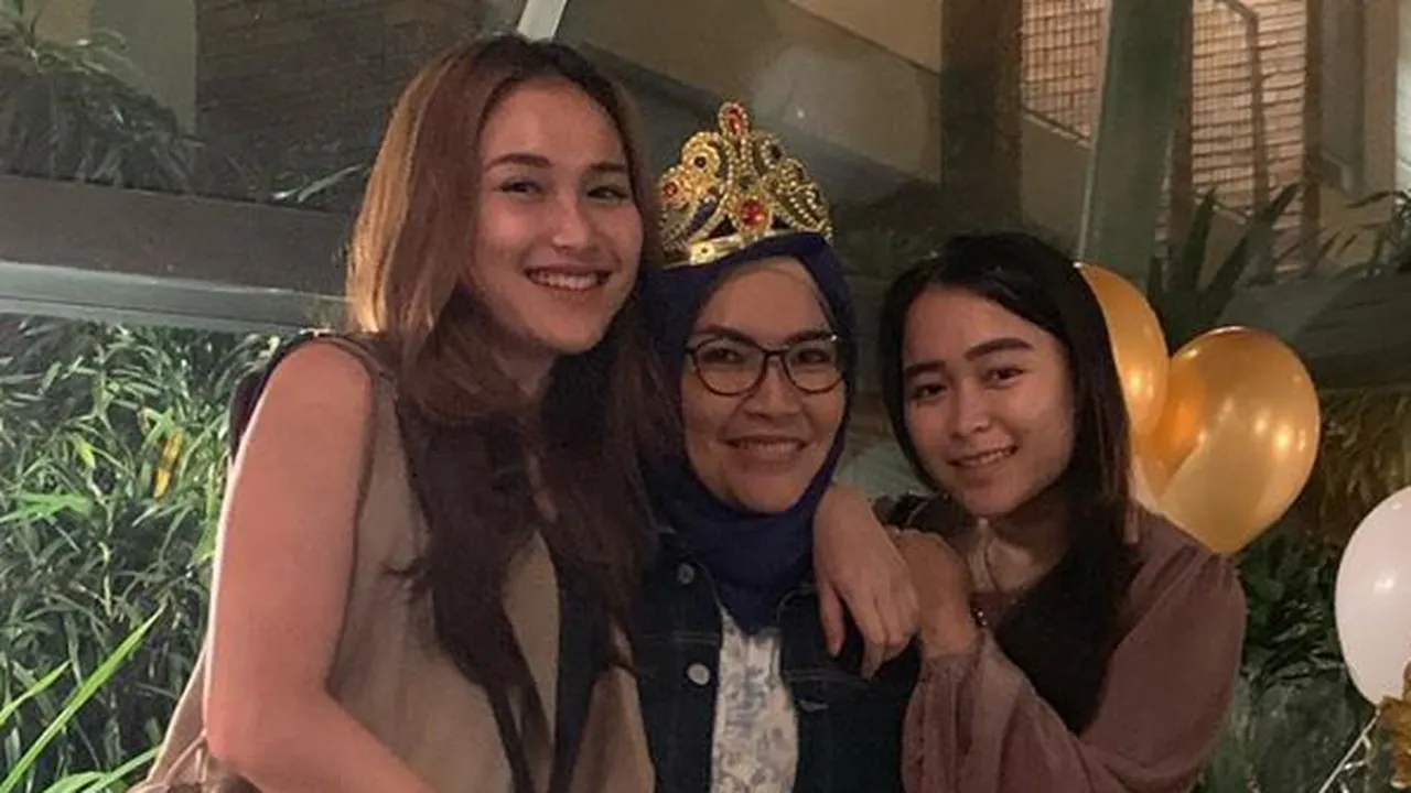 Usia 47, Umi Kalsum Ibu Ayu Ting Ting Makin Kurus dan Awet Muda