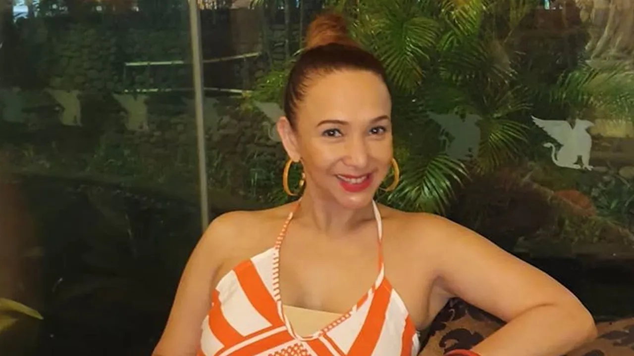 Usia Sudah Kepala 5, Kiki Fatmala Masih Pede Pose Seksi di Bathub