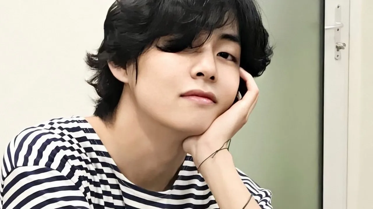 V BTS Bocorkan Cuplikan Lagu Terbarunya di Twitter: Sabar Bentar Lagi Rilis