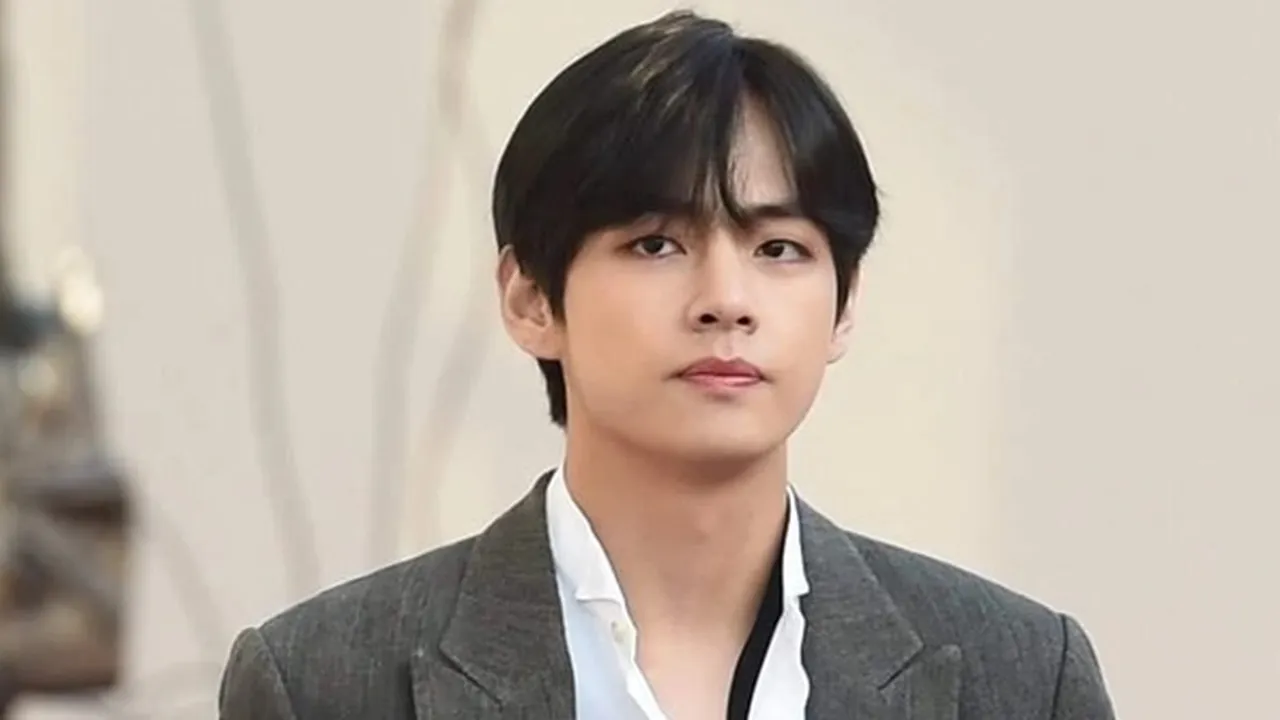 V BTS Punya Kaus Favorit, Dipakai Sampai Berulang-Ulang di Berbagai Momen!