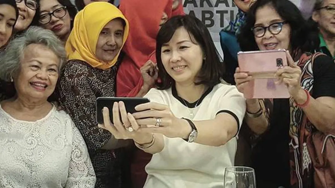 Veronica Tan Kembali Muncul ke Publik, Parasnya Makin Segar dan Awet Muda