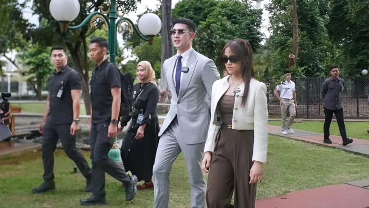 Verrell Bramasta & Fuji, Lebih dari Teman atau Hanya Konten?