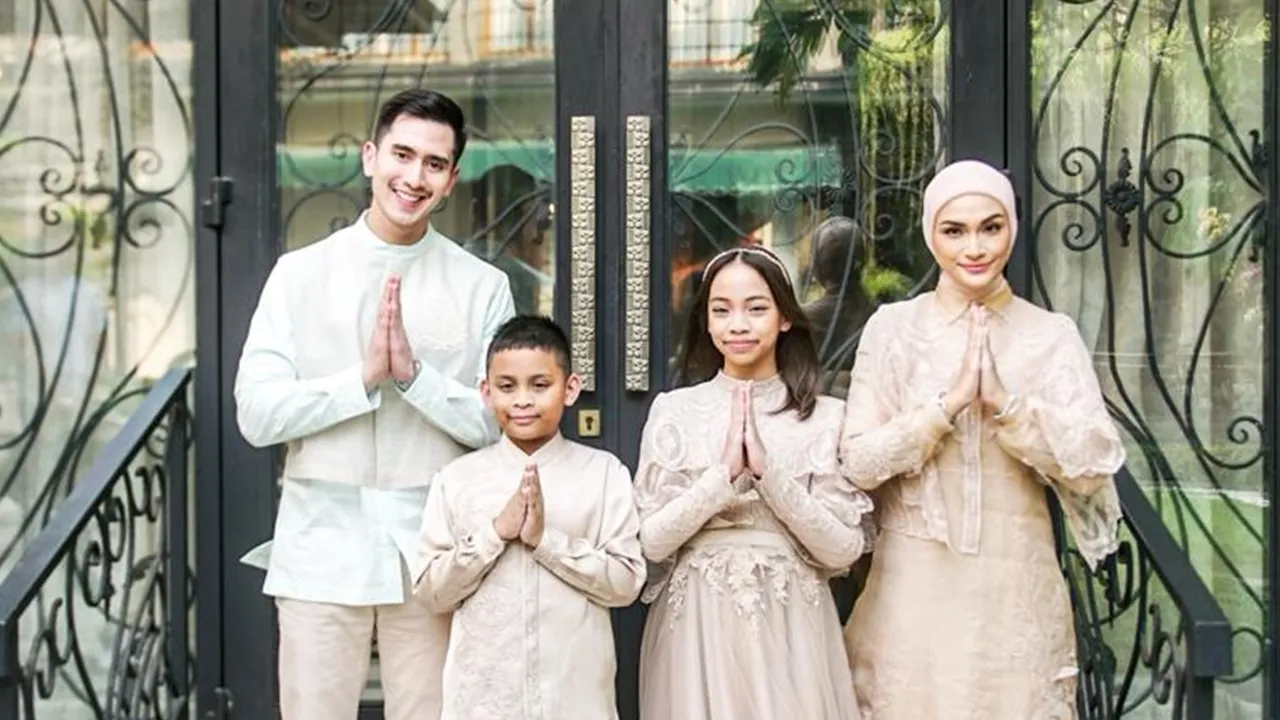 Verrell Bramasta Rayakan Hari Raya bersama Putri Zulkifli Hasan