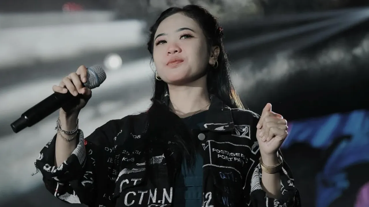 Via Amelia Rilis 'Nompo Kahanan', Suarakan Luka Anak Broken Home Lewat Genre Popdut