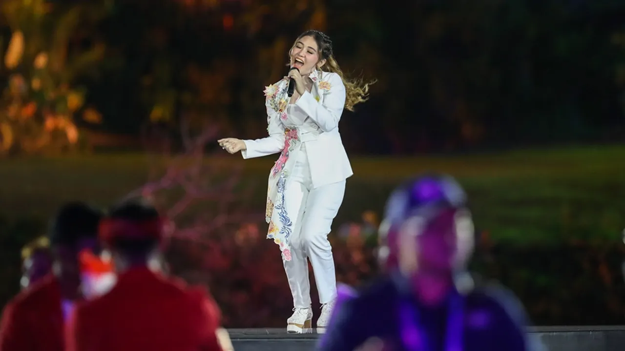 Via Vallen Bawakan Lagu 'Meraih Bintang', Jokowi Asyik Joget dan Berdendang