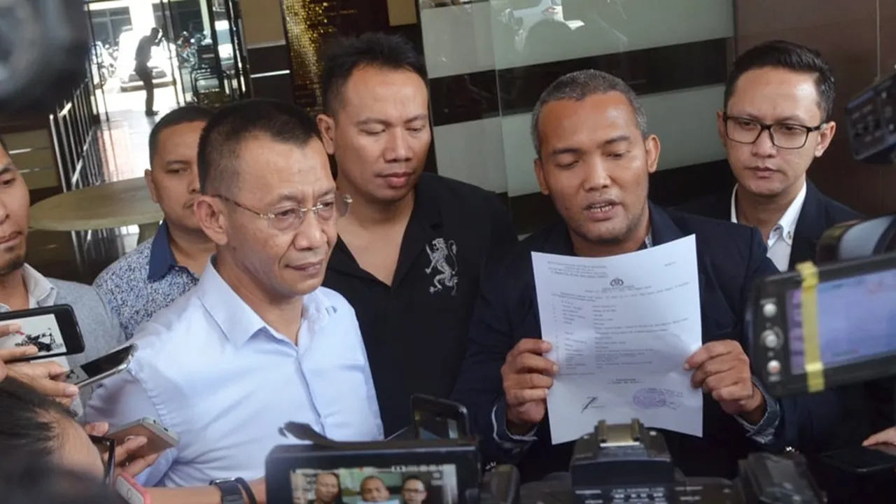 Vicky Prasetyo Laporkan Angel Lelga ke Polisi Atas Dugaan Berzina Vicky Prasetyo Laporkan Angel Lelga ke Polisi Atas Dugaan Berzina