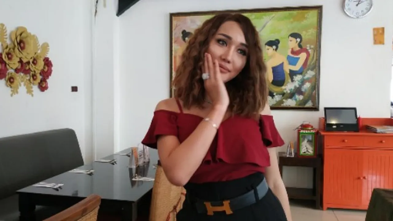 Video Klip Baru Lucinta Luna: Ada Mobil Lamborghini, Kapal Pesiar dan Helikopter