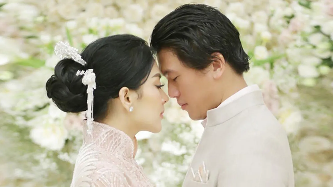 VIDEO: Momen Sungkem Syahrini Minta Restu Nikah Sambil Menangis