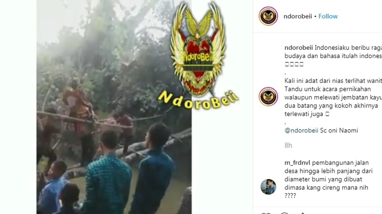 Video Pengantin Ditandu Lewat Jembatan Kayu Ini Bikin Deg-degan!