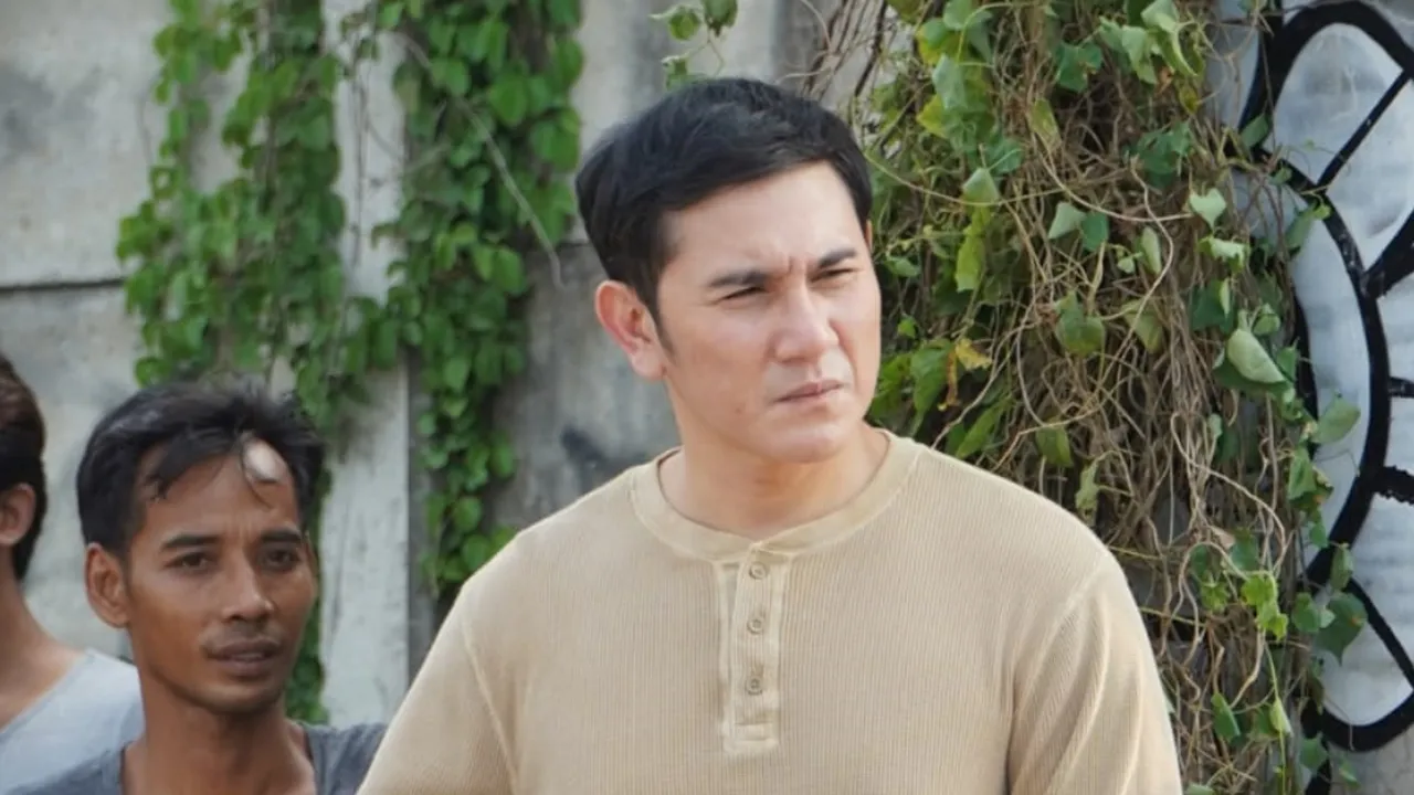Vino G Bastian Siap Menguras Air Mata di Film 'TANAH RUNTUH', Kolaborasi dengan Rudy Soedjarwo