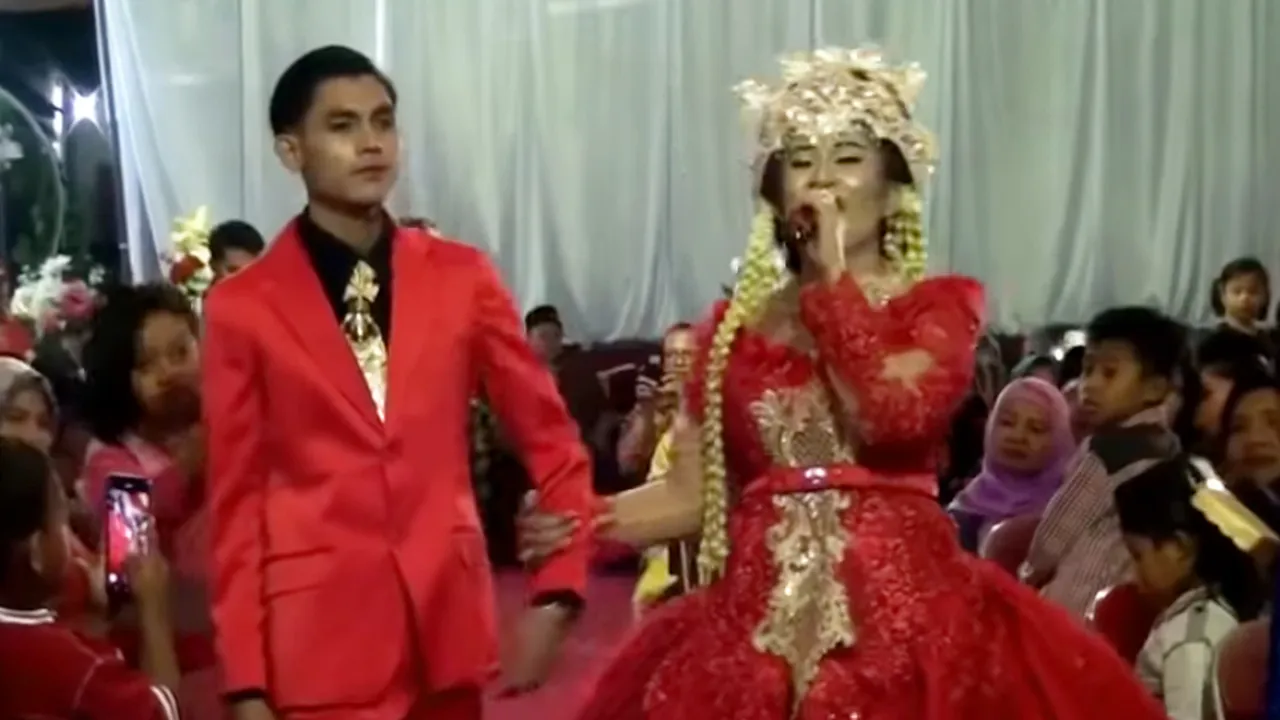 Viral! Pengantin Nyanyi di Pernikahannya Sendiri Ini Ternyata Jebolan Ajang Dangdut