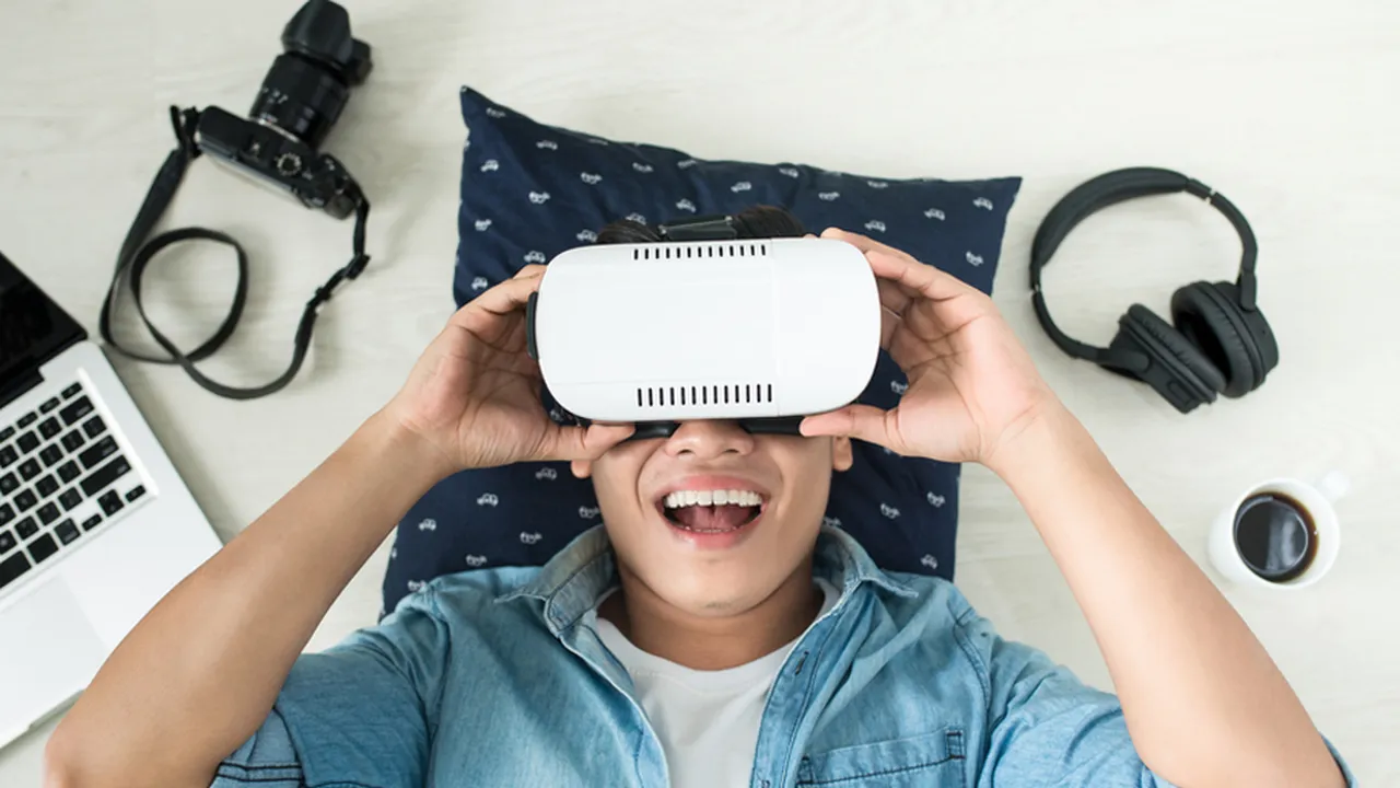 Virtual Traveling, Nonton ala Bioskop, atau Bikin Agenda #DiRumahAja Versi Kamu Sendiri